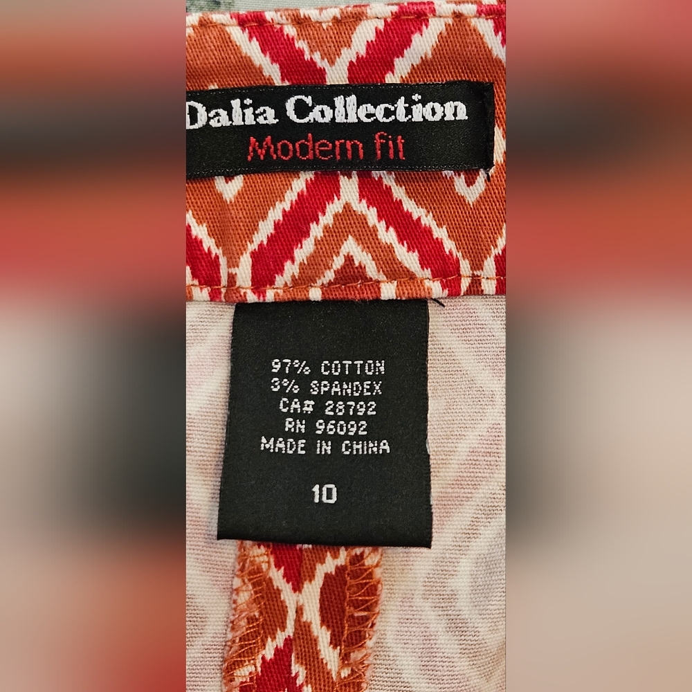 Dalia Collection Modern Fit Geometric Print Skirt Red Orange White Size 10 - Picture 7 of 8